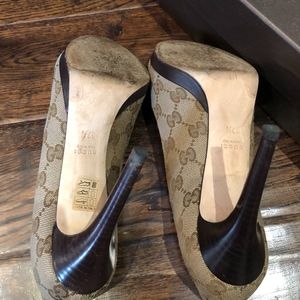 Gucci Shoes - Gucci beige ebony/ chocolate shoes size 37 Gucci Shoes - Gucci beige ebony/ chocolate shoes size 37